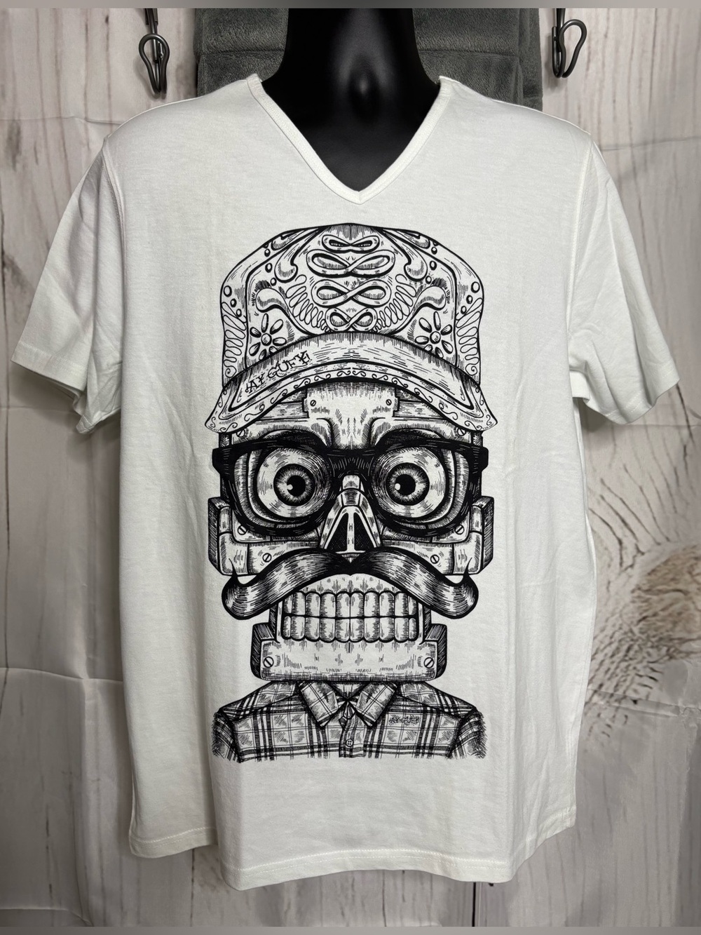 Ay Güey! NWT Men's Cala Gorra Sugar Skull Graphic V-Neck Tee XL White